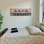 50 M2 Stylish Apartment With Free Parking