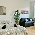 50 M2 Stylish Apartment With Free Parking